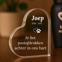 Gepersonaliseerd aandenken hond cadeau - hartvormige acrylplaat met gegraveerde naam, data & eerbetoon