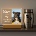 Gedenklampje voor hond met foto - gepersonaliseerd LED aandenken met gegraveerde naam & data op liggende acrylplaat